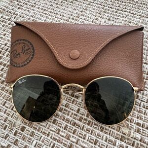 Ray-Ban unisex Round Sunglasses with Case